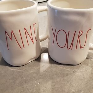 Rae Dunn mug set